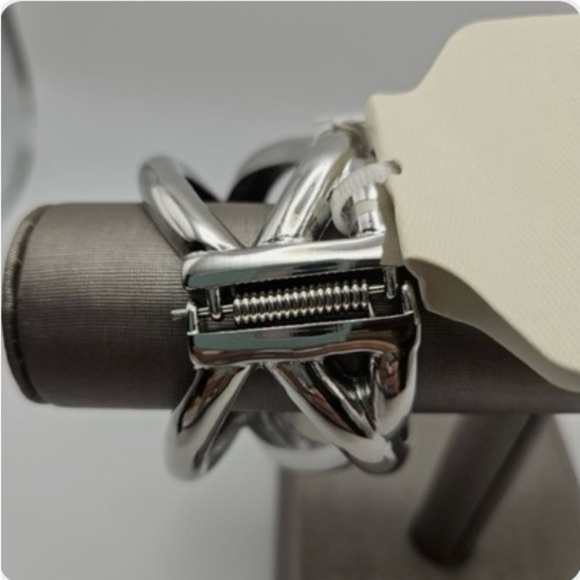 New Directions 6.5" Hinge Closure Silver Bangle Cuff Bracelet NWT - Picture 3 of 3